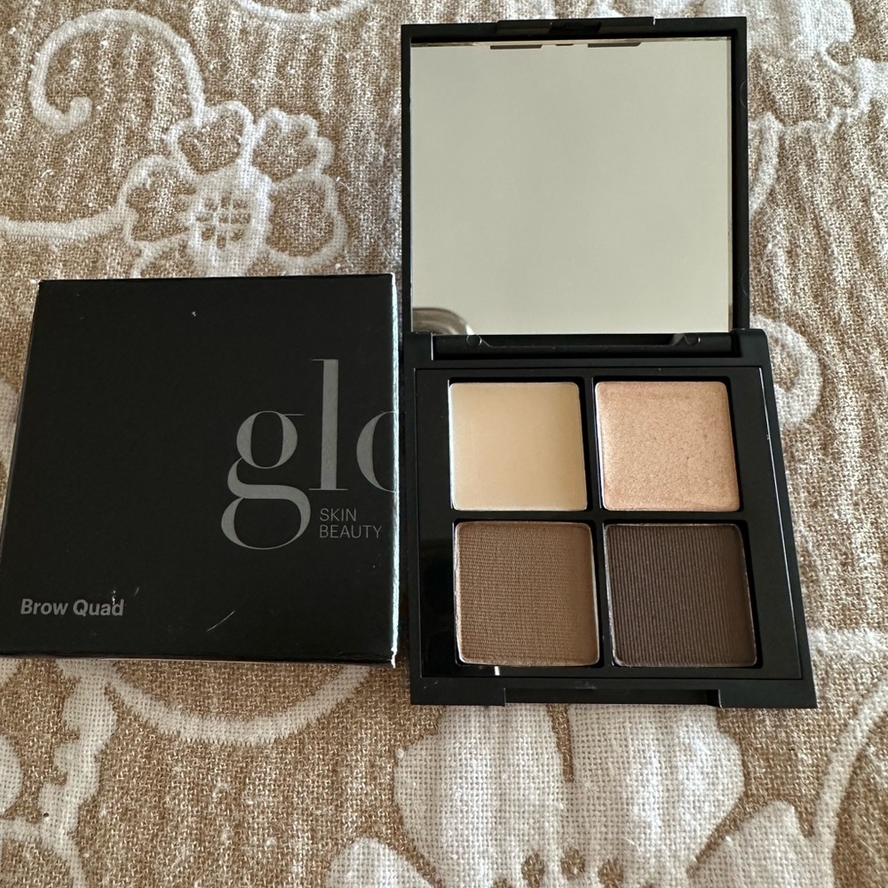 New GLO Skin Beauty. Brow Quad. Brown.4 in 1. no greasing Made in USA. (left 3pc